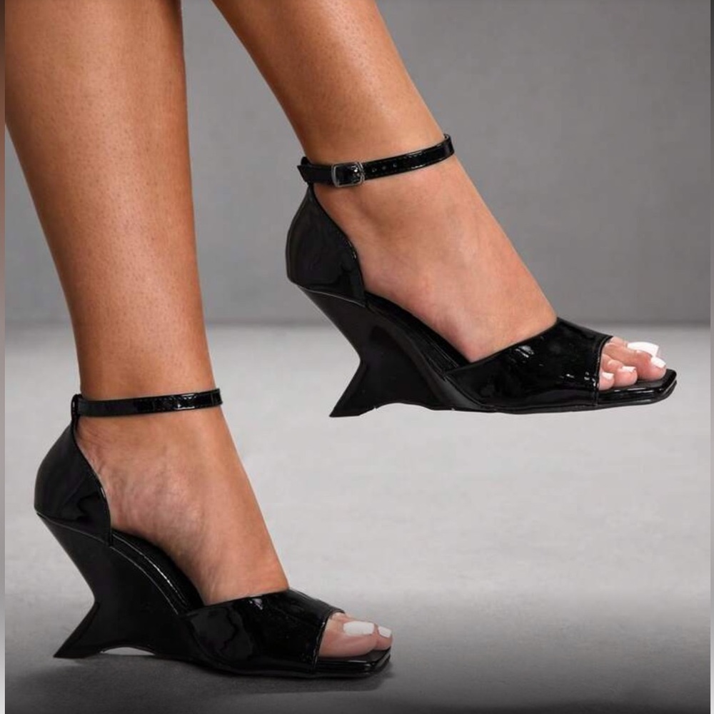 🆕 Patent Square Toe Wedge Sandals - Picture 4 of 10